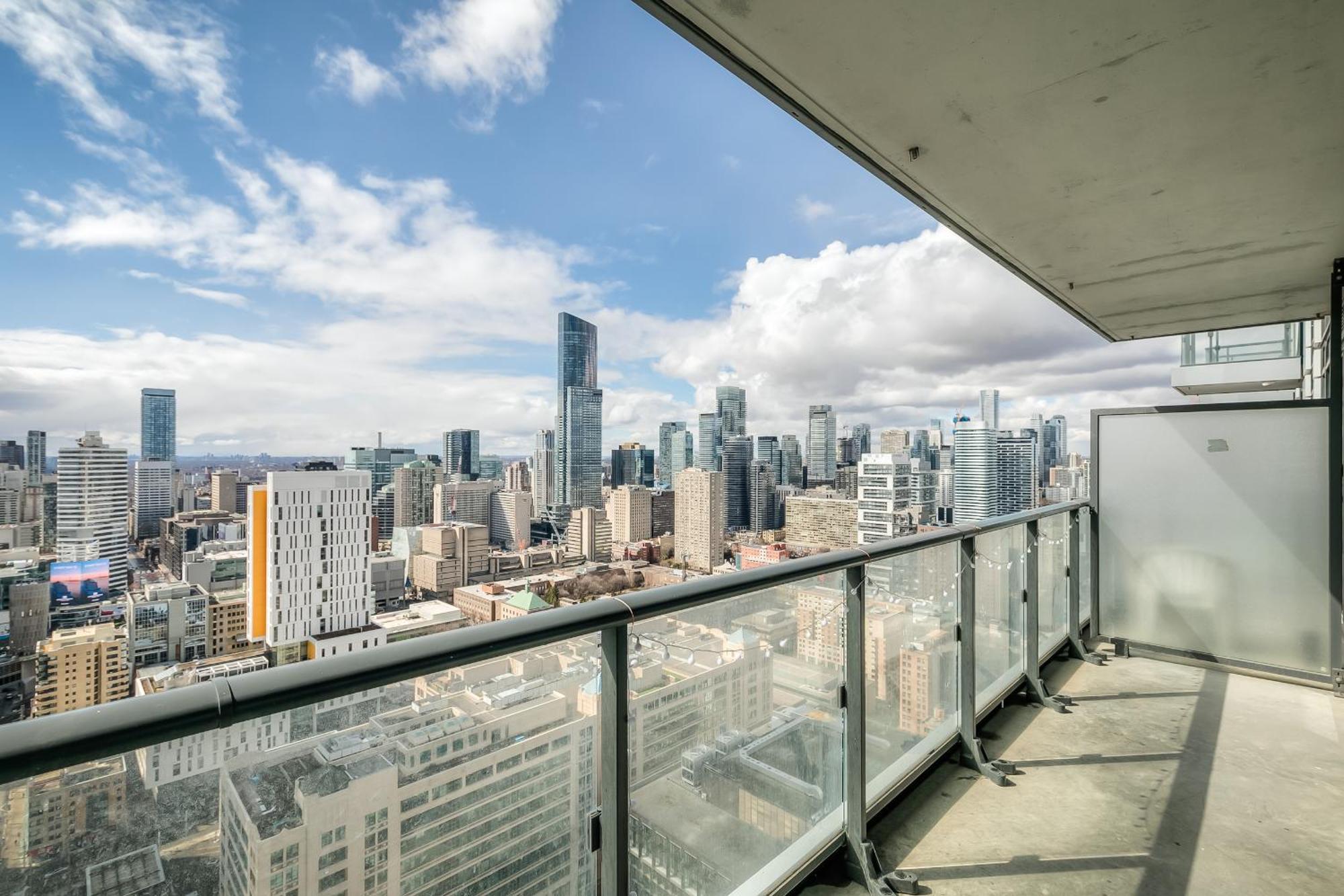 Panorama Suites Downtown Toronto Exterior photo